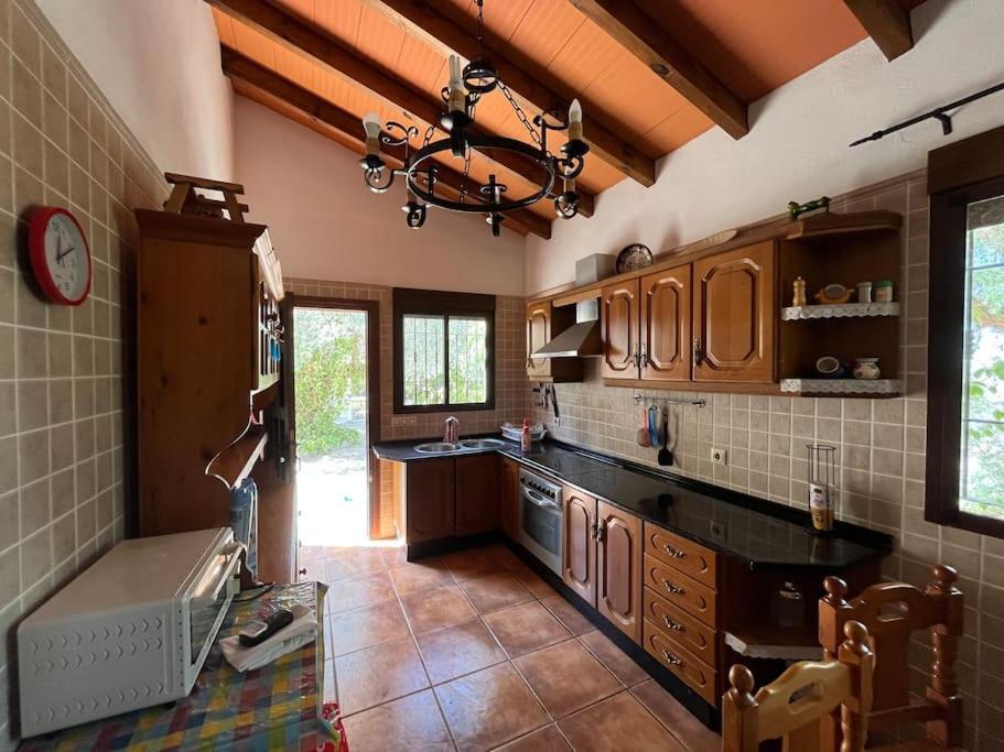 Farmhouse Surrounded By Centenary Olive Trees Olías Extérieur photo